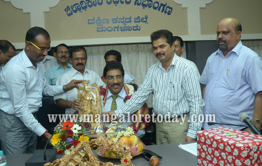 DC N Prakash transferred